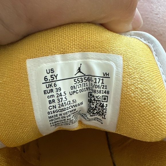 Air Jordan 1 “pollen” youth size 6.5 - Picture 4 of 5